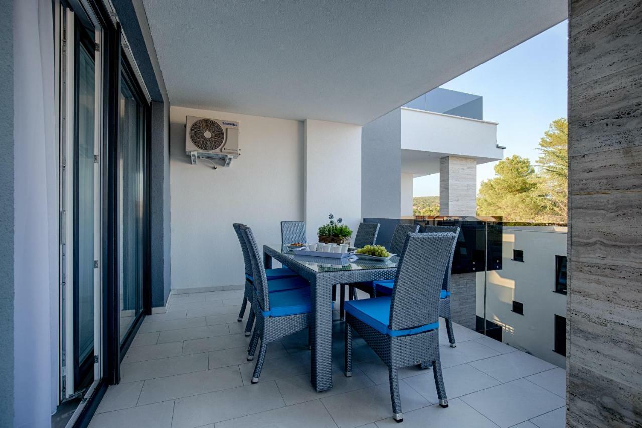 Deluxe New Apartments - Few Steps From The Beach - Luxury Holiday With Style - By Traveler Tourist Agency Krk Крк Экстерьер фото
